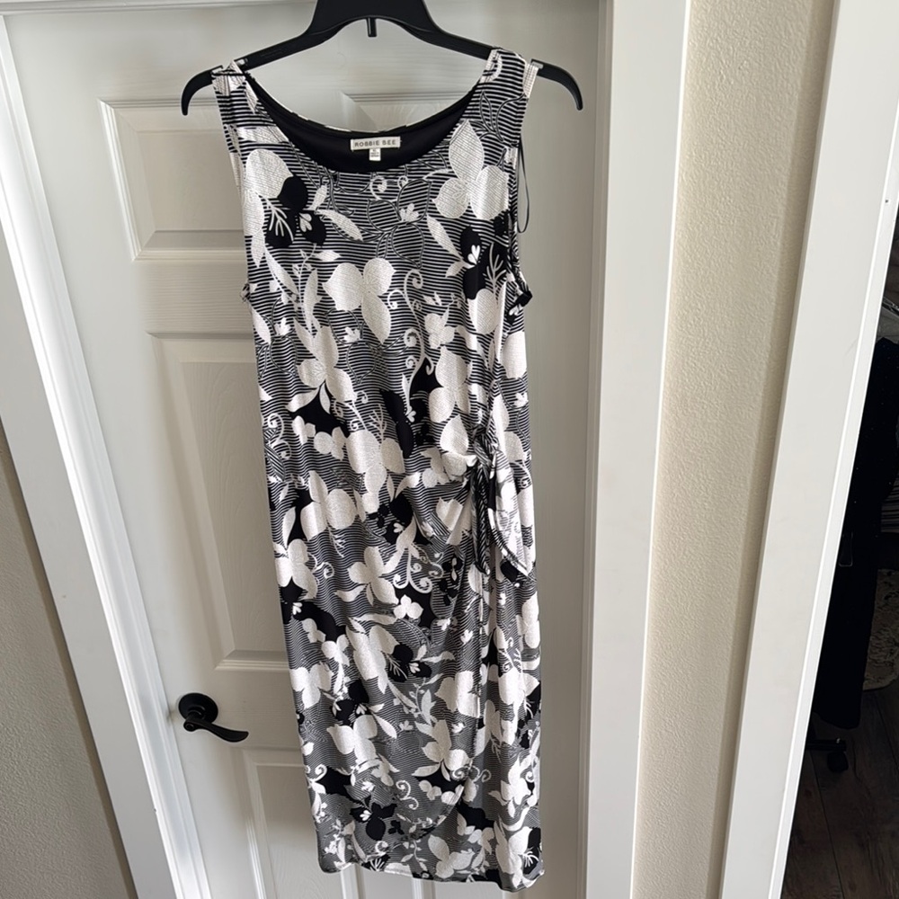 Robbie Bee Black and White Sheath Midi Dress